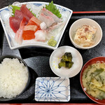 Uogashi - 刺身定食　935円
                        ごはんは少なめです