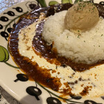 ドイツ料理 ピラミッド - 見るからに辛そうなキーマカレーです