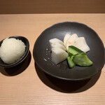 焼鳥 おみ乃 - 大根おろし　漬物