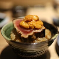 焼うおいし川  六本木凛華楼 - 厚切りのカルビ。雲丹のせ