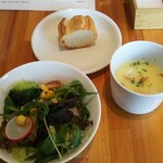 ボーノ - サービスランチのサラダ  スープ  パン