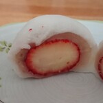 いせや本店 - いちご大福断面
