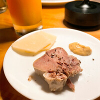 カルネジーオ イースト - 