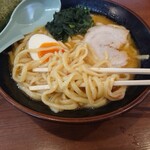 宮本商店 - 味噌ラーメン（並盛）800円　ご飯無料　麺アップ