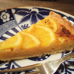 すみだ珈琲 - オレンジとピスタチオのタルト(350円)