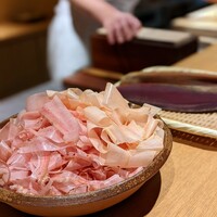 日本料理FUJI - 目の前で削られる、鰹節と鮪節。