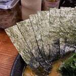 横浜家系ラーメン 三郷家 - 海苔増しは5枚100円。