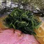 横浜家系ラーメン 三郷家 - ほうれん草。