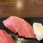 幸寿司 - 特上にぎり２７５０円。鮪。とても上質だと感じました。赤身と脂のバランスが良く、旨味を堪能しました（╹◡╹）