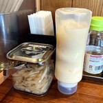 横浜家系ラーメン 三郷家 - 刻みしょうがとマヨネーズ。