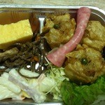 肉のマルタケ - 揚げ焼売３個にハム・玉子焼き他・・・