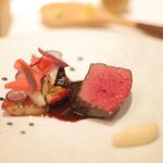 ラ・ベ - 鹿ロースのロティ コーヒーバター もものすけ蕪のフォンダン クロッカンなコールラビ 林檎とジェニエーブル・ヴィネガー