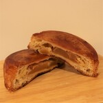 元祿堂 - 表面パリッパリ。不思議なアップルパイ。