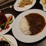 ロティ プライム ビーフ - バーニャカウダと和牛カレー