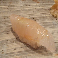 銀座 鮨 かねさか 本店 - ひらめ。