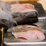 鮨 由う - ・長崎県対馬産のどぐろ 紅瞳 備長炭で焼付け中