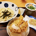 ふる里うどん  - 調子にのって、ぶっかけも頼んだ。