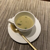 SPICE LAB TOKYO - 蕪と根セロリのポタージュスープ