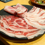 Kotobuki - ＜しゃぶしゃぶ＞山形牛ロース、霧島豚、あぐー豚の盛り合わせ
