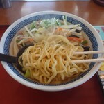 山田うどん食堂 - 野菜たっぷり味噌ラーメン　690円　麺アップ