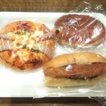 La primeur - 白身フィッシュバーガー、スペシャルウインナーピザ、カレードーナツ 全て (税抜)100円 (2022.02.12)