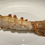 蒼 - さかな人 長谷川さんより 長井の赤座海老 ビスクと共に
      今宵も大きな赤座海老と出会えました♪
      炭火焼きにした身の半生加減はいつもながら素晴らしいです！
      赤座海老の旨味と甘みがまぁ豊かです。