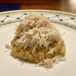 蒼 - 京丹後 魚政より 松葉蟹のリゾット
      最高級の松葉蟹を使った贅沢なリゾット、一口目から蟹の味わいが溢れています！
      お米が蟹の旨味をたらふく吸い込んでめちゃ美味しい♪
      ボリュームもしっかりとあるのです。