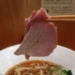 中華そば トランポリン - モモ肉チャーシューリフトアップ