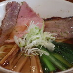 中華そば トランポリン - 中華そば(平打ち麺・固め)アップ