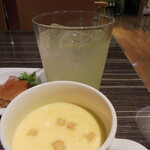 モレット - コーンスープとレモンスカッシュ