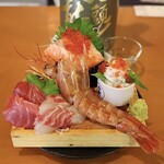 セルフ角打ち 日本酒センター 富士 - 目利きの魚屋箱盛り(999円)