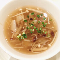 崎陽軒本店 嘉宮 - 二種のエノキ茸と干し貝柱のフカヒレスープ