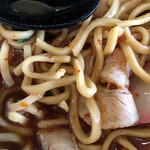 上州濃厚中華蕎麦 はたお商店 - 豆板醤が麺に絡み付いてます