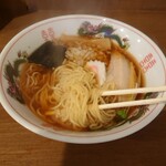 中華そば 鈴乃家 - ラーメン　500円　麺アップ