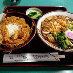 そば 森万  - たぬきうどんとミニカツ丼のセット(税込950円)