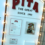 PITA THE GREAT - 入口にある店頭看板