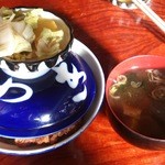 きよしや食堂 - 付け合わせは味噌汁と漬け物