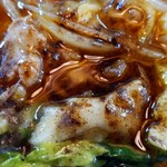 進来軒 - 具、胡椒、ラー油いっぱい