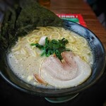 Yokohama Iekei Ramen Ichi Yonya - ラーメン (中太麺) (塩) [¥680]　2021年9月