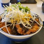 Katsuya - 黒胡麻坦々チキンカツ丼はご飯が見えないゾ