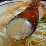 烈志笑魚油 麺香房 三く - 濃厚鶏ベースのスープはトロトロ～
