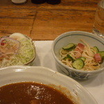 おおにしりべっと - 付いてくるサラダ、スパゲティ