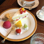 カフェ よくなるよくなる - いちごショートはフルーツ舞踏会