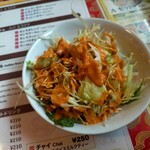 アイキッチン - Cセット800円のサラダ　ドレッシングはコショウが効いてる。　甘いドレッシングの中にアクセントΣ(ﾟДﾟ)