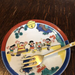 カフェ よくなるよくなる - 先付けの皿はドラえもん