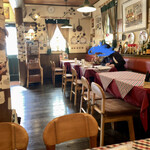 パスタ コルタ - 店内も飾りで賑やか