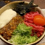 ヤキニク甲 - 和牛ユッケ丼