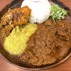 みわCurry - 本日のカレープレート¥1100
・ポークビンダル
・野菜たっぷり合挽きキーマカレー
・ダル
・青菜のサンボル
タンドリーチキン　1個¥110