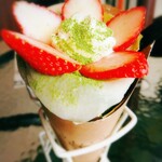 クレープアンドカフェ ヴァーチュ - 2022.2(また違う日)もっちり求肥と苺の宇治抹茶クレープ(￥630)、求肥トッピング(￥130)。