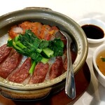 Honkon Yamucha - 香港風叉焼と腸詰 直火土鍋ごはん：880円
